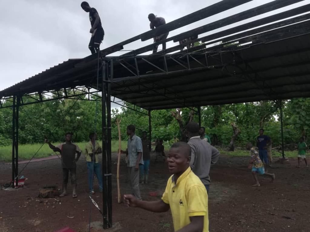 LOCAL PEOPLE ENJOYING WHILE WORKING